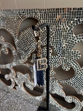 🌟Brahmin B Charm Tassel Neptune Melbourne Keychain